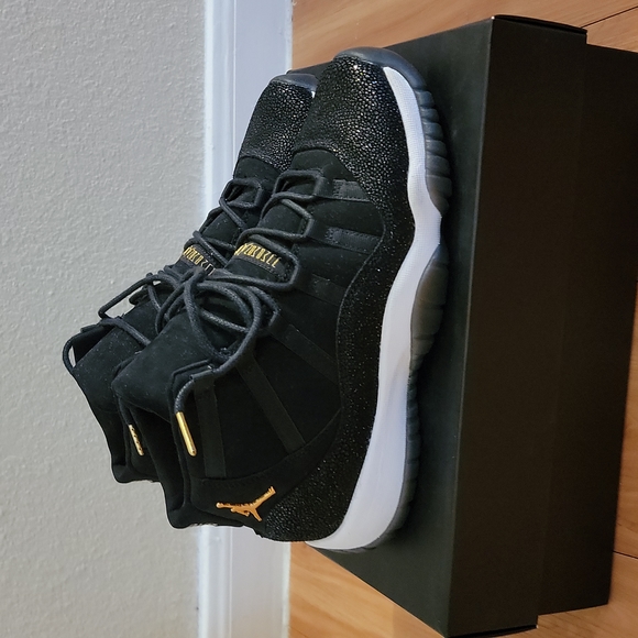 Jordan 11 Retro - Picture 2 of 4